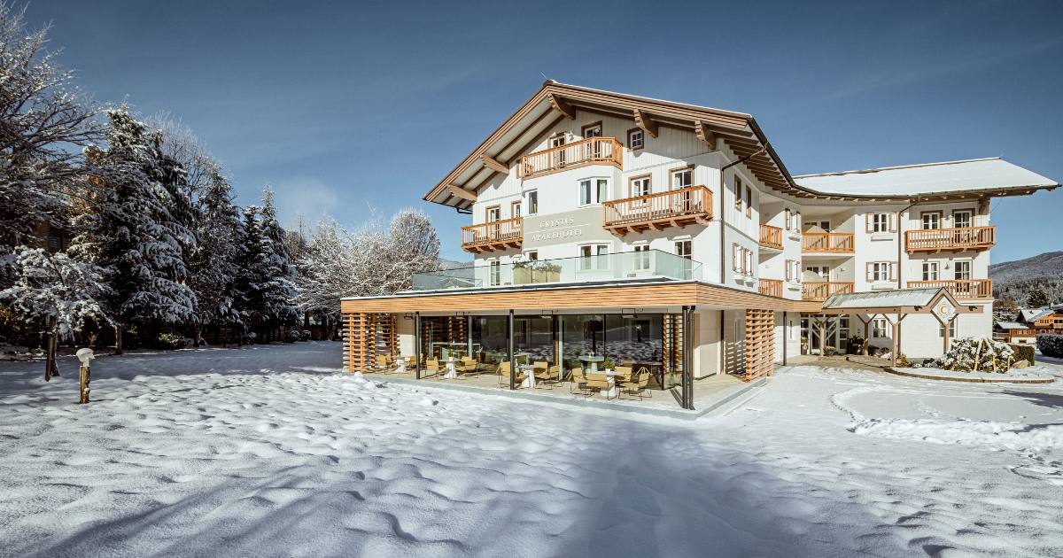 Crystls Aparthotel